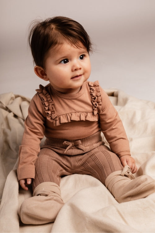 Baje Studio Soral Peach Almond Baby Broek